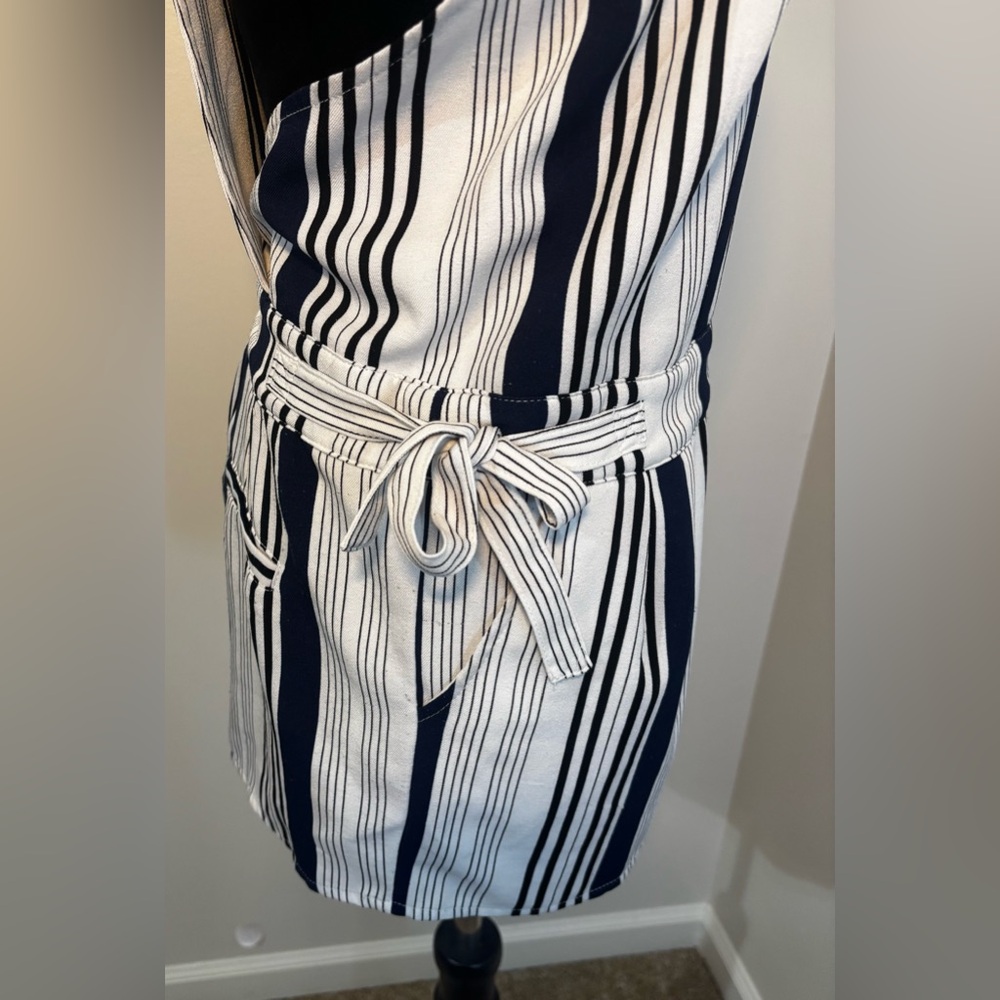 HYFVE Size small Romper Shorts Side Pockets Open sides - Picture 4 of 13